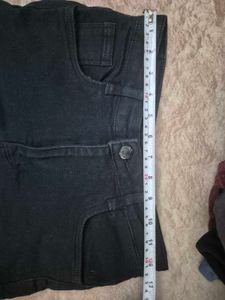 black denim shorts ♡‧₊˚*