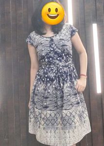 👗 Stylish Blue & White Patterned Tie-Waist Dress