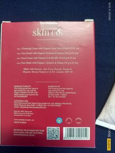 Detoxifying And Brightening Facial Glow Kit