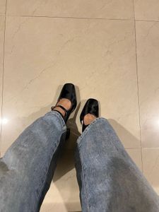 (kelly rear window)Chic Mary Jane heels