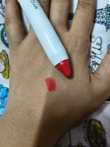 Myglamm perfect curves creamy matte lip crayon