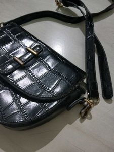Mast &amp; Harbour Black Sling Bag