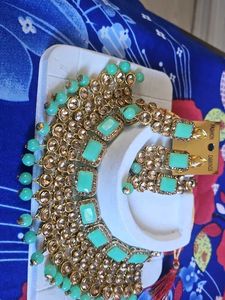 Elegant Jewelry Set with mang tikka