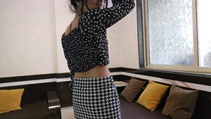 Chic Floral Print Crop Top