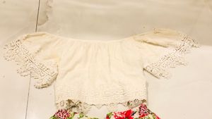 PULL N BEAR OFF SHOULDER CROP TOP IN SIZE M