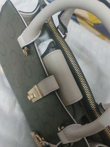 GUESS Delvin Satchel