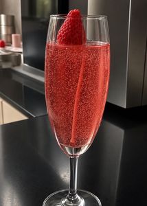 Strawberry Scented Candle with Fizz