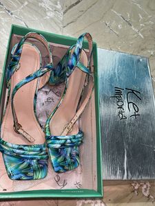 Stylish Blue &amp; Green Abstract Print Heels