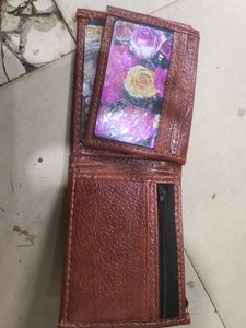 Brown Wallet with Floral Design zipper kharab hai