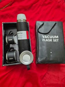 Vacuum Flask Set with 3 Cups