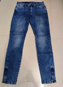 Stylish Blue Acid Wash Jeans with Zippers