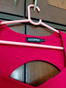 Sassafras Red Back Cut-Out Top XL