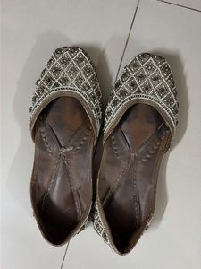 Embellished Jutti Flats