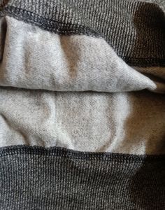 MENS GREY HALF SLEEVES SWEATER