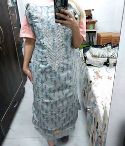 Embellished unstiched suit