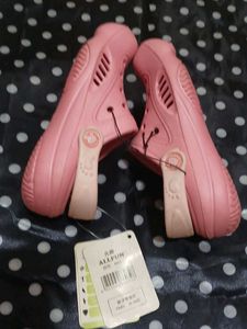 Pink Toe-Shaped Clogs - Fun &amp; Comfy