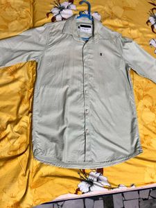 Men's Light Green Button-Up Shirt