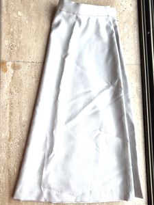 Japan’s 🇯🇵Elegant White Ethnic Skirt