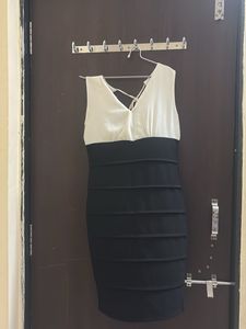 Chic Two-Tone Bodycon Dress