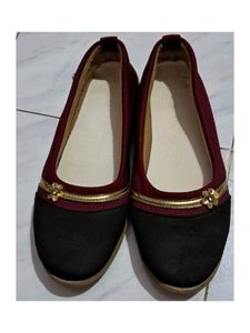 Stylish Burgundy & Black Ballet Flats
