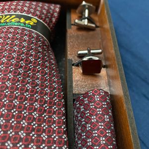 Ollera Premium Neck Tie with Brass Cufflinks
