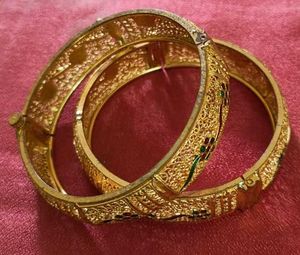Elegant bangles