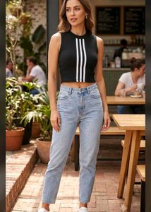 Sleek Black Cropped Ribbed Tank Top