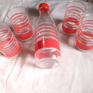New &amp; Unused Glass Bottle And 4 Glasses Cup Sipper