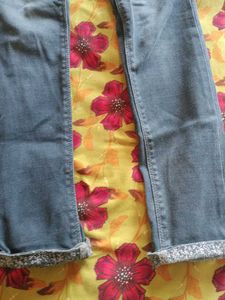 Stylish High-Waisted Denim Jeans