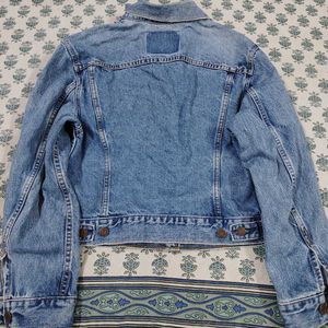 Classic Levi's Denim Jacket