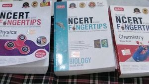 Objective NCERT at your Fingertips chemistry, biol
