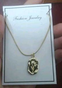 Elegant Rose Pendant Necklace
