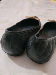 Black Ballerinas With Bow Detail