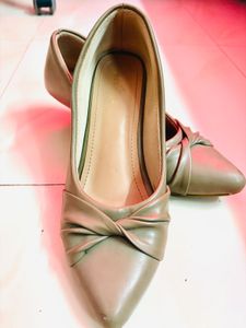 Stylish Pointed Toe Knot Heels