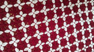Maroon White Woolen Table Mat 32×32 Inch.