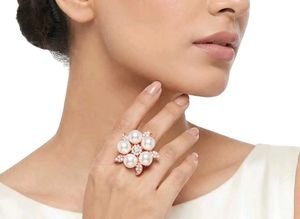 Elegant Pearl &amp; Crystal Flower ring