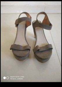 Gray Heels 😍👠