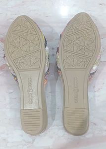 New Embroidered Flat Sandals