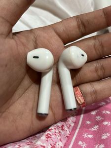 White Wireless Earbud Charging Case