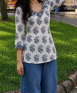women aesthetic short kurti🩷
