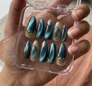 Emerald Aura Cat-Eye Press-On Nails 💚✨