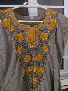 Size XS Embroidered Kurta