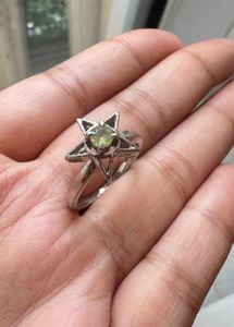 92.5 silver ring with peridot stone