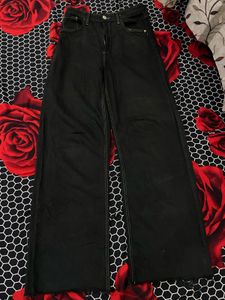 Chic Black Wide-Leg Jeans