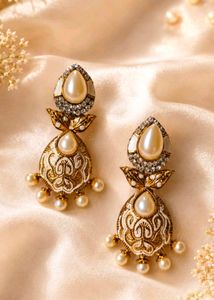 Elegant Pearl & Kundan Jhumka Earrings