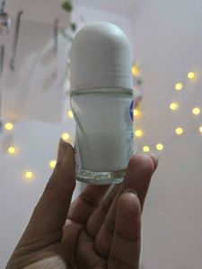 Nivea Natural Glow Sensitive Roll-On