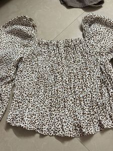 Chic Leopard Print Smocked Top