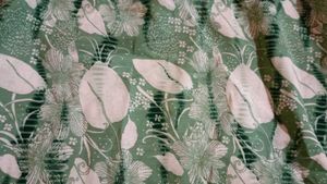 Green Floral Print Collared Top