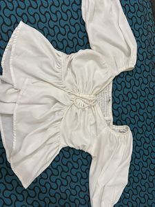Chic White Cropped Puff Sleeve Top