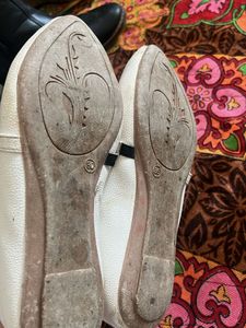 Elegant White Ballerinas with Chain Detail